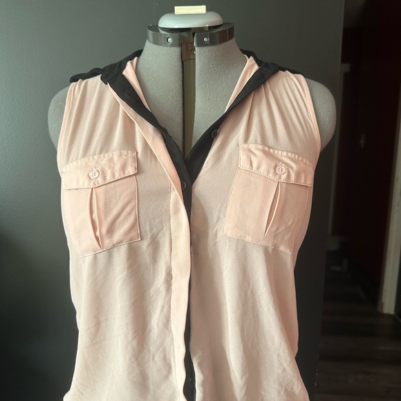 ** 3 for $15**Suzy Shier Pink Button Down Polo Collar Blouse - Picture 4 of 6